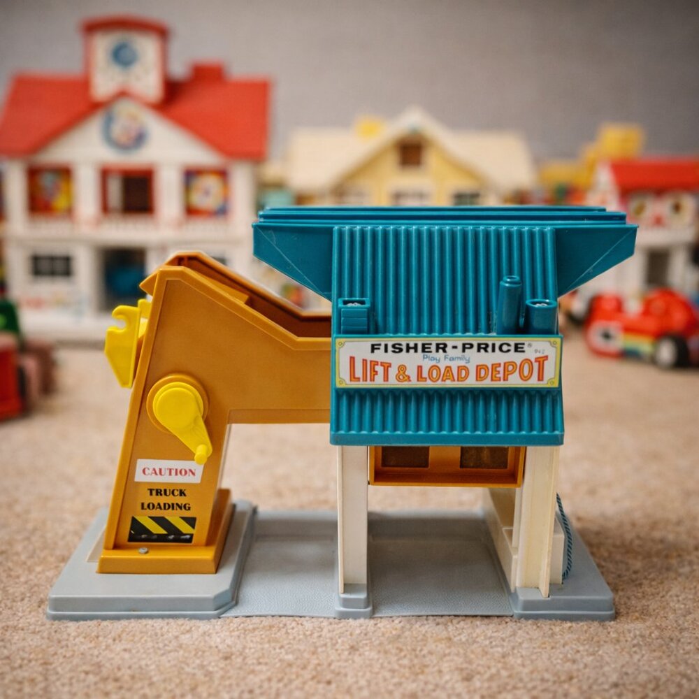 Vintage Fisher-Price Little People Lift & Load Depot #942